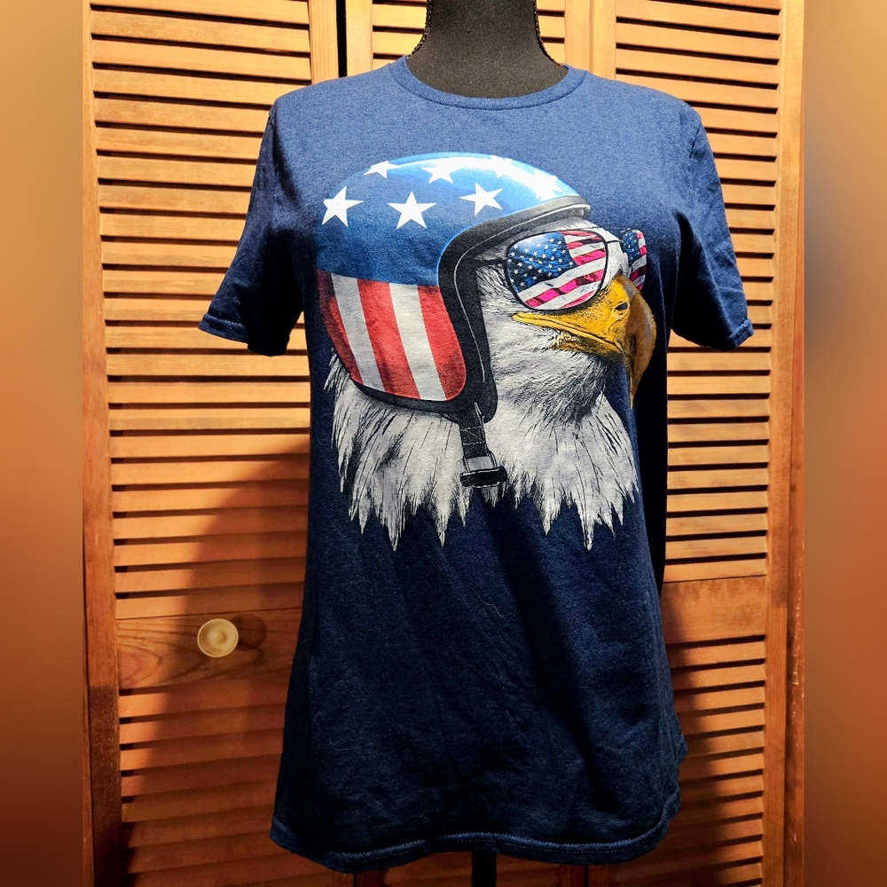 Spirit Of America! Patriotic Eagle Graphic T-Shirt.